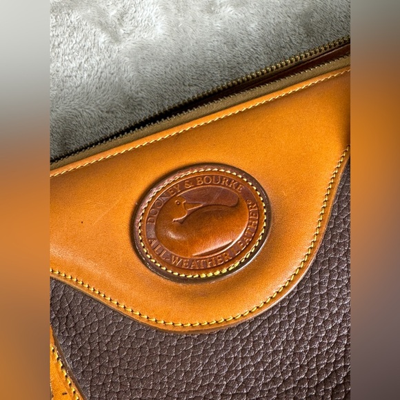 Vintage Dooney & Bourke Bag Purse Brown Tan All Weather Leather Boston Satchel - Picture 4 of 14